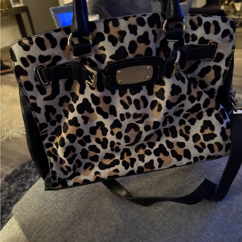 Gorgeous Chic Michael Kors Leopard Print Satchel with Black Trim - Picture 2 of 5